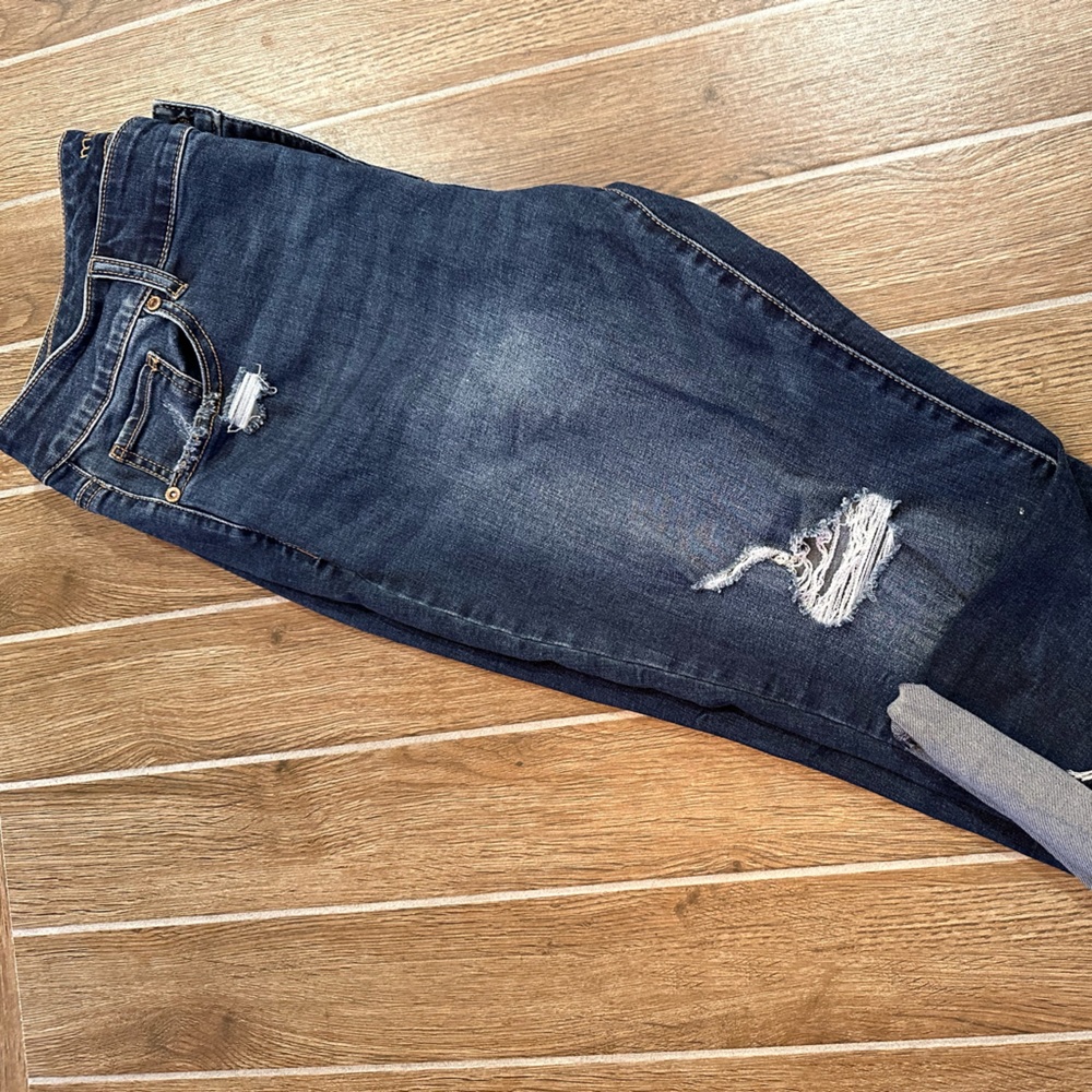 Maurices cropped distressed jean
